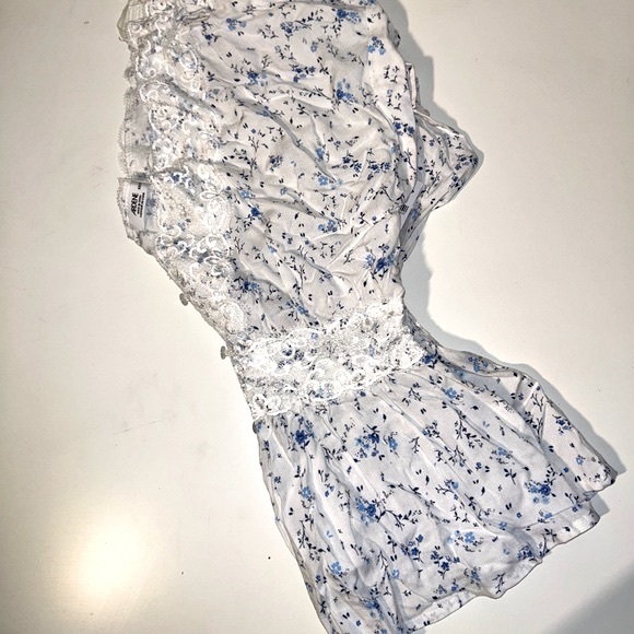 ARDENE FLORAL CROP TOP WITH LACE NECK [ Cottage Core Vibe } - Picture 3 of 3